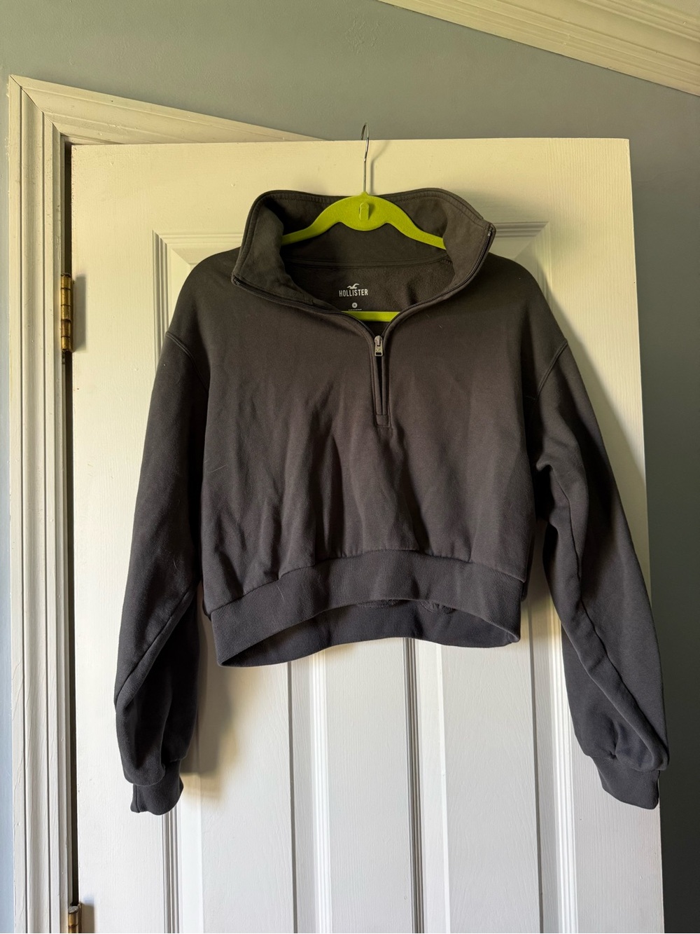 Hollister Women's Dark Gray Cropped Half-Zip Pullover